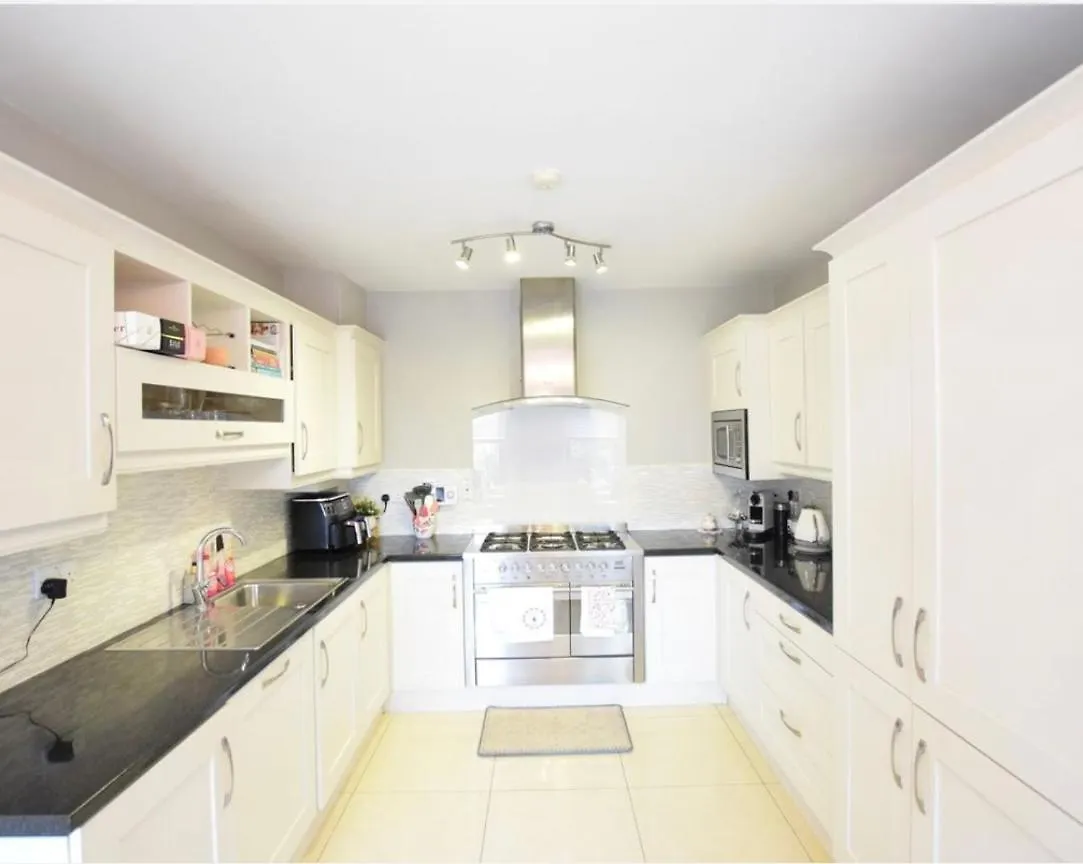 Homestay Cozy Modern Home With Scenic Views In Cork City