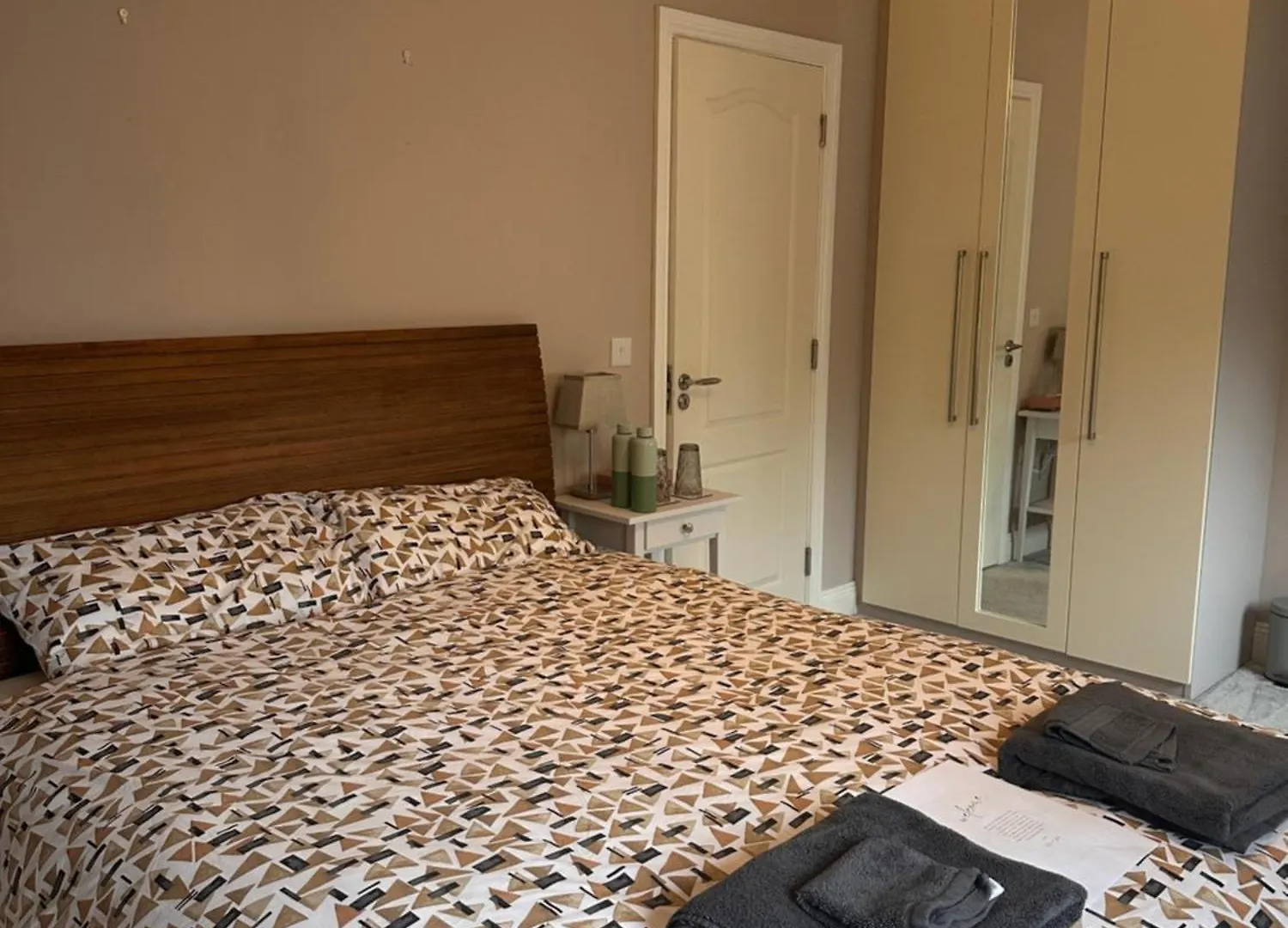 Cozy Modern Home With Scenic Views In Cork City 0*,